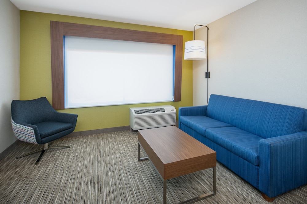 Suite, 1 King Bed, Accessible, Non Smoking (Communications) - Photo 3