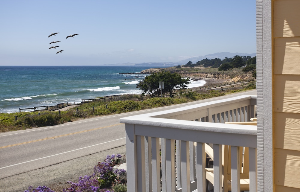 Deluxe Room, 1 King Bed, Patio, Ocean View - Photo 5