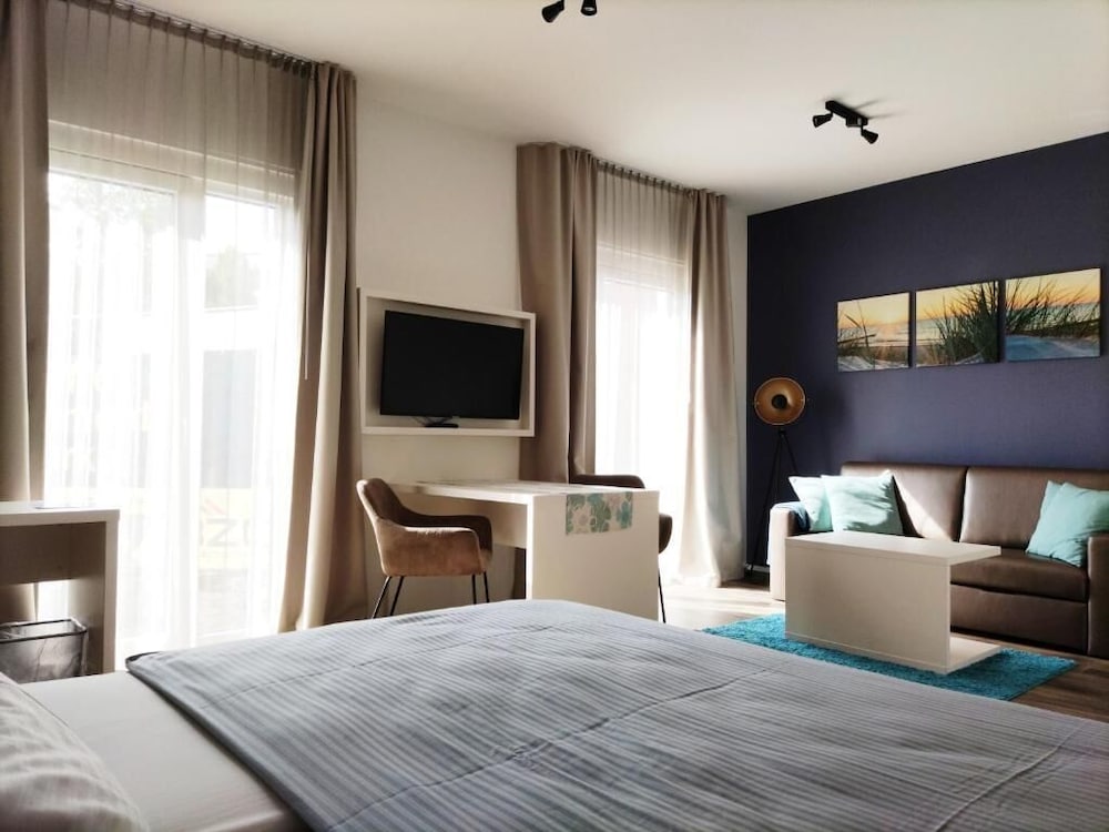 Junior Studio Suite, 1 Double Bed with Sofa bed, Accessible photo 1