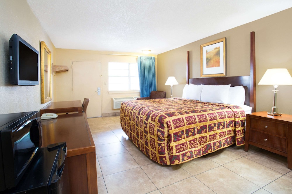 Room, 1 King Bed, Non Smoking