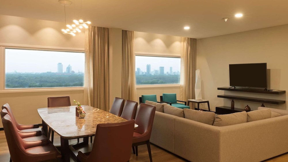 Presidential Suite, 1 King Bed, Non Smoking, City View photo 3