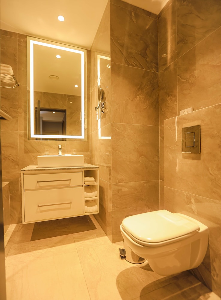 Junior Suite, 1 King Bed - Photo 6