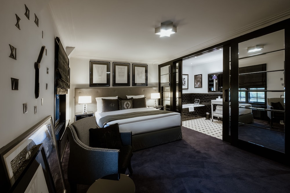 Premium Room (designed by PATRICK HELLMANN) Premium Room (designed by PATRICK HELLMANN)
