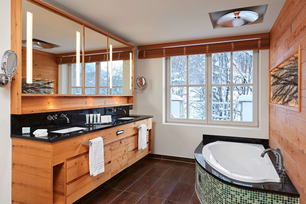Deluxe Suite, 2 Bedrooms, Terrace, Mountain View
