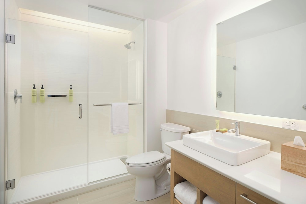 Standard Room, 2 Queen Beds (Hearing Accessible) photo 2