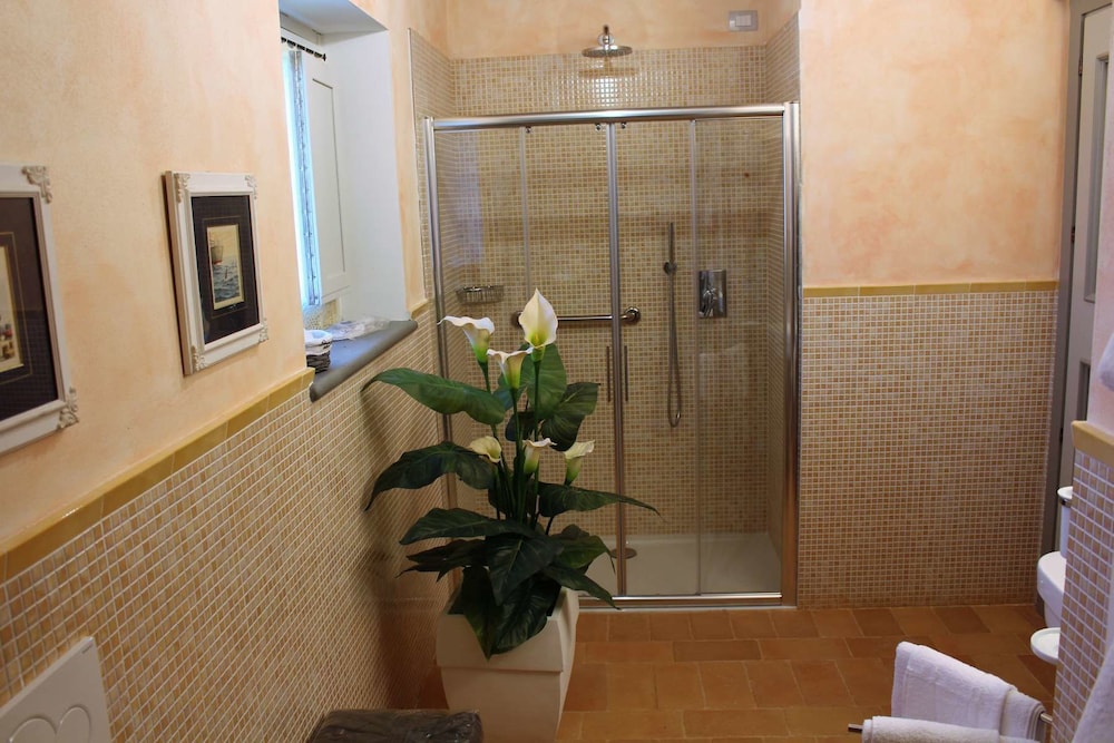 Double Room, Private Bathroom, Garden View photo 3