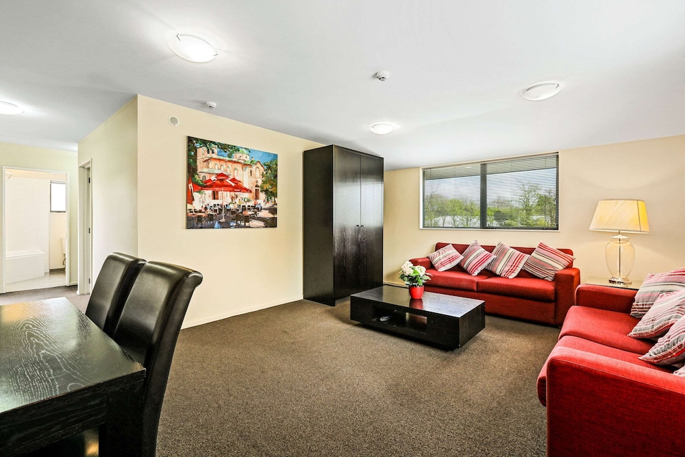 Suite, Multiple Beds, Non Smoking (2 Bedroom, King) thumbnail 5