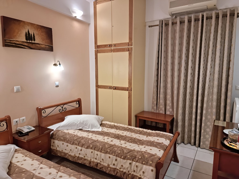 Economy Twin Room, 2 Twin Beds - Photo 4