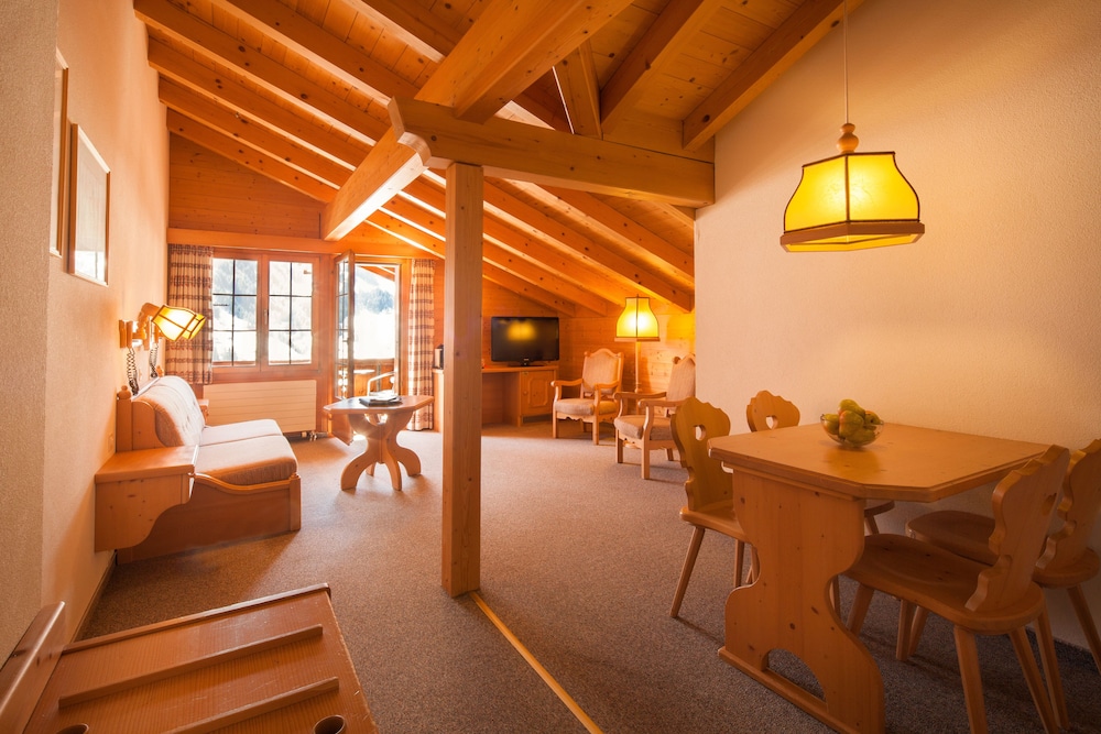 Superior Suite, 1 Bedroom, Mountain View photo 2