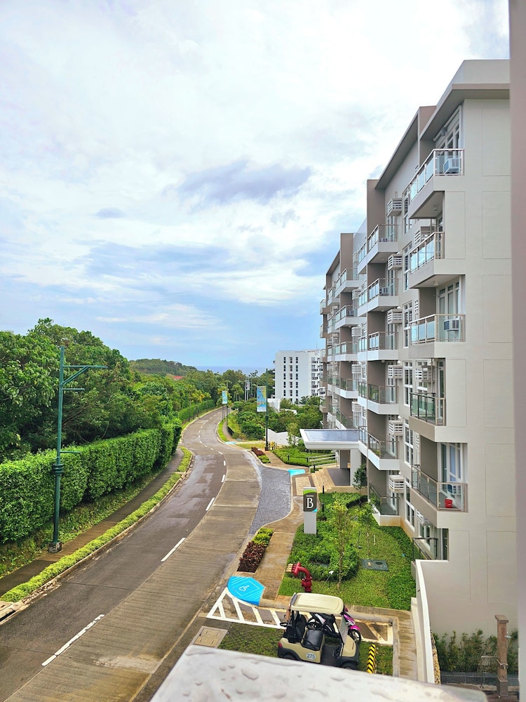 Deluxe Condo, 1 Bedroom, Balcony, Sea View photo 3