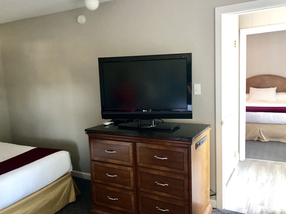 2 Room Standard Suite (Outside Entry with Patio) photo 1