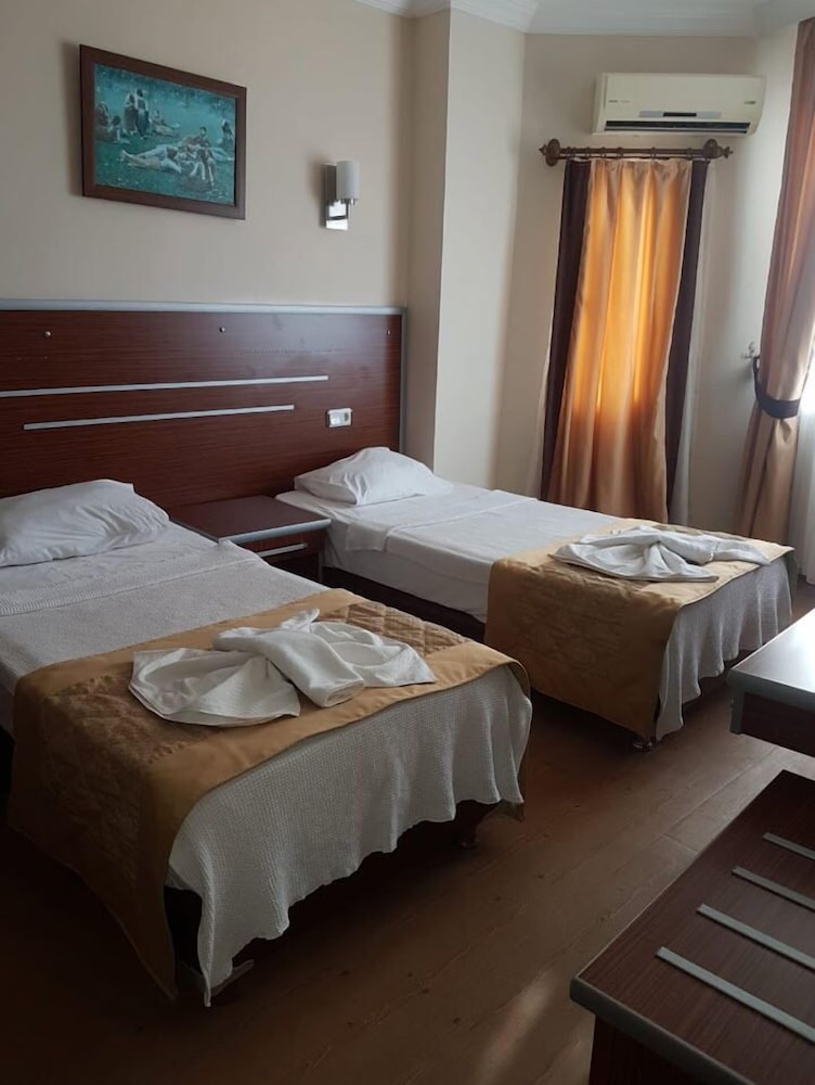 Standard Double or Twin Room photo 1