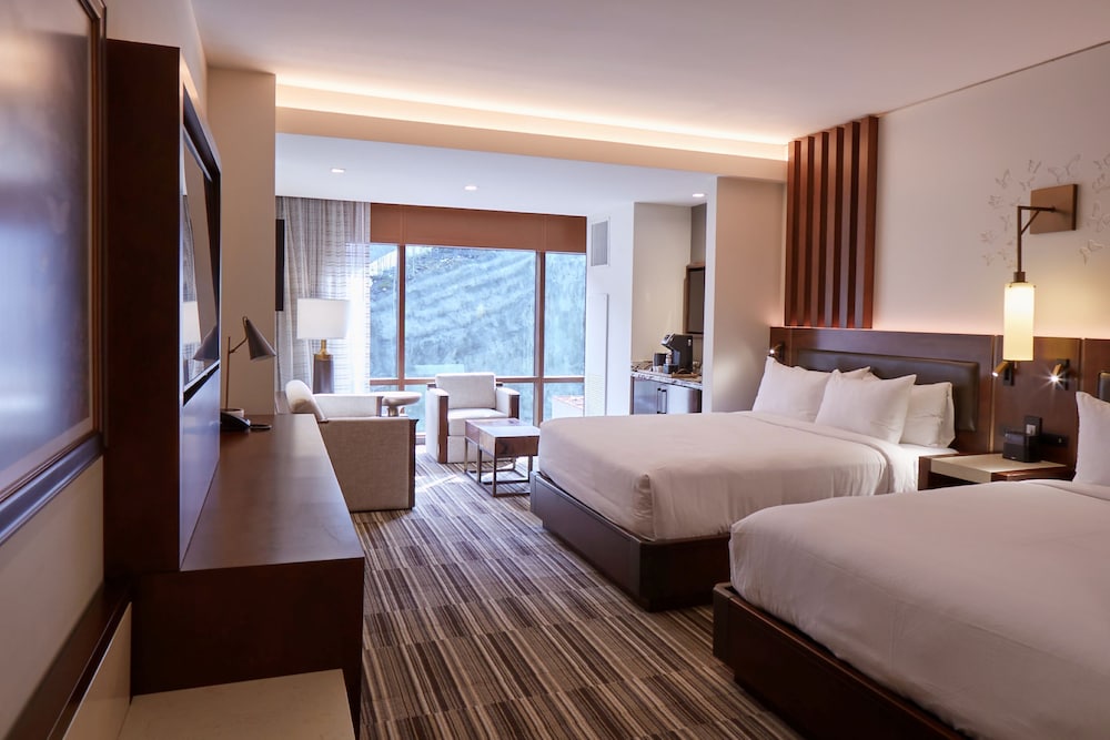 Club Grand- 2 Queen Beds - Photo 1