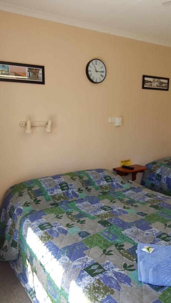 Standard Double Room Single Use, 1 Bedroom, Sea View, Poolside photo 3
