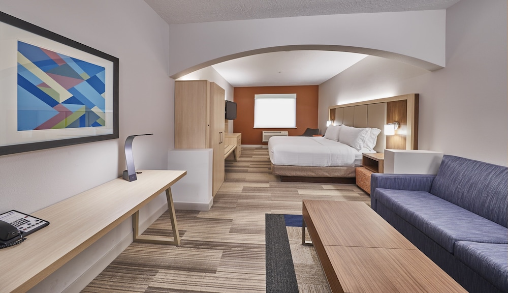Suite, 1 King Bed, Accessible (Communications, Accessible Tub) - Photo 3
