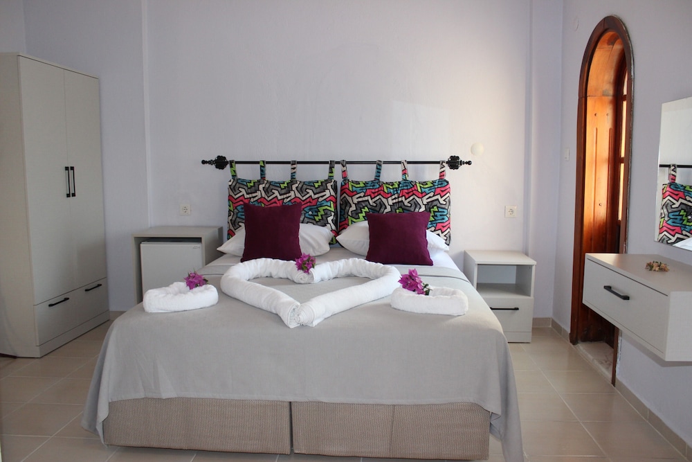 Superior Triple Room, Balcony - Photo 16