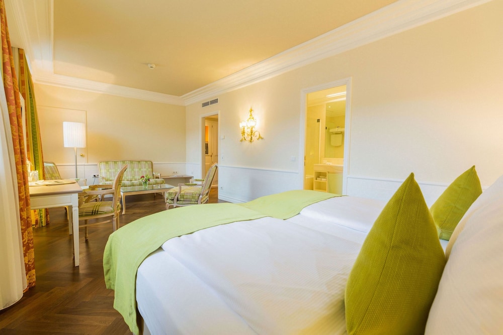 Deluxe Room, 1 King Bed (Traditional) - Photo 2