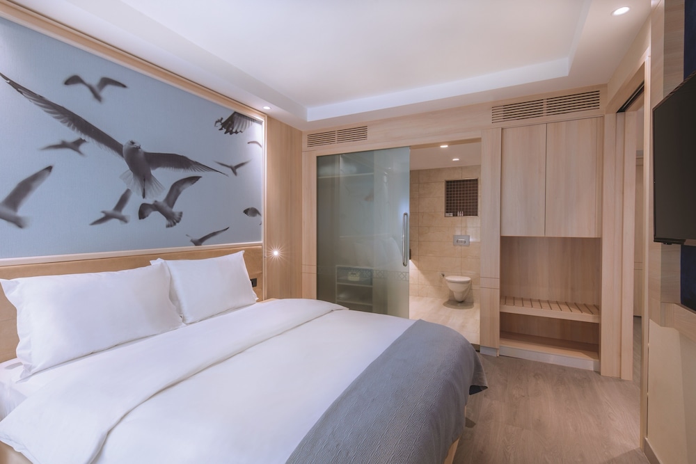 Suite, 1 Queen Bed