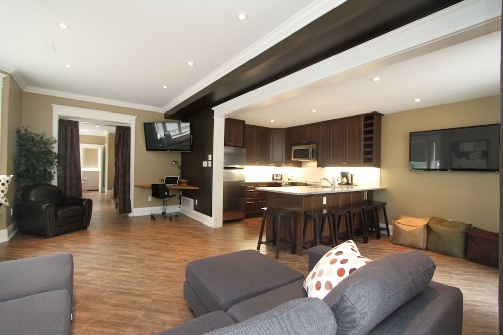 Beach House 2, 4 Bedrooms, 6 Beds with 2 Sofabeds, Kitchen photo 1