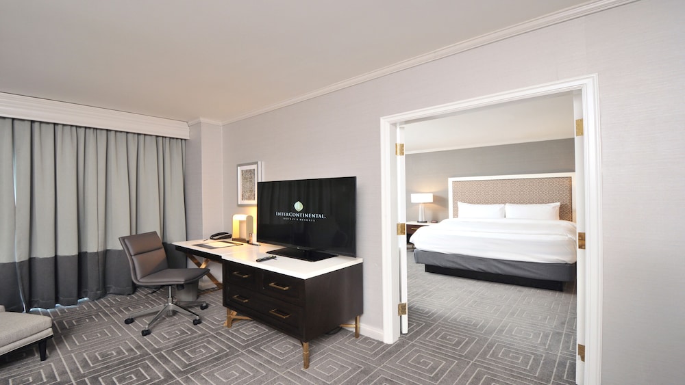 Suite, 1 Bedroom, Balcony (Plaza View) - Photo 8