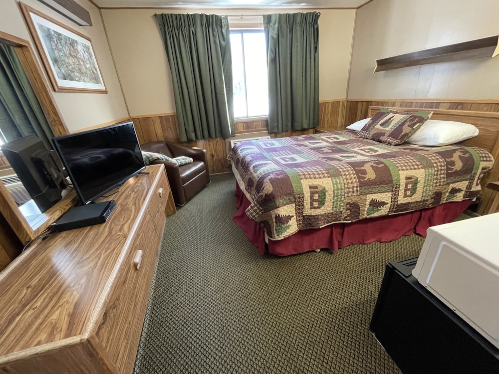 Petite Queen Room