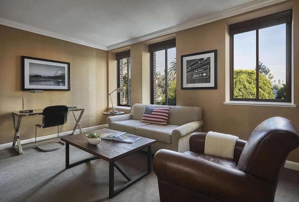 Palisade Grand Suite, 1 King Bed with Sofa bed - Photo 4