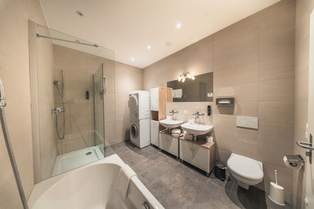 Flow Suite Family Room E20 - Photo 26