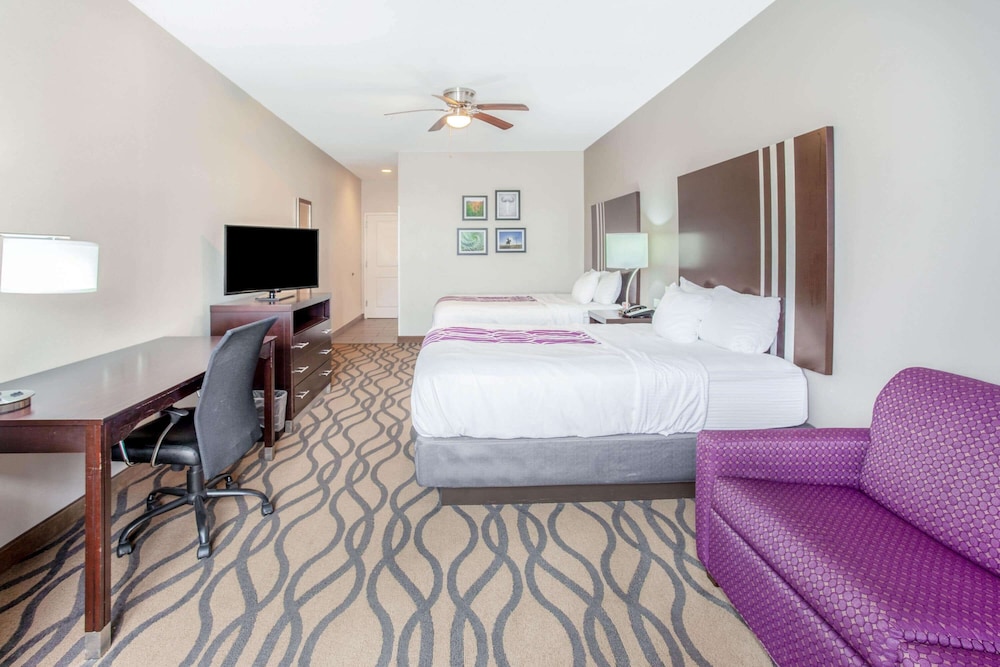 Deluxe Suite, 2 Queen Beds, Non Smoking
