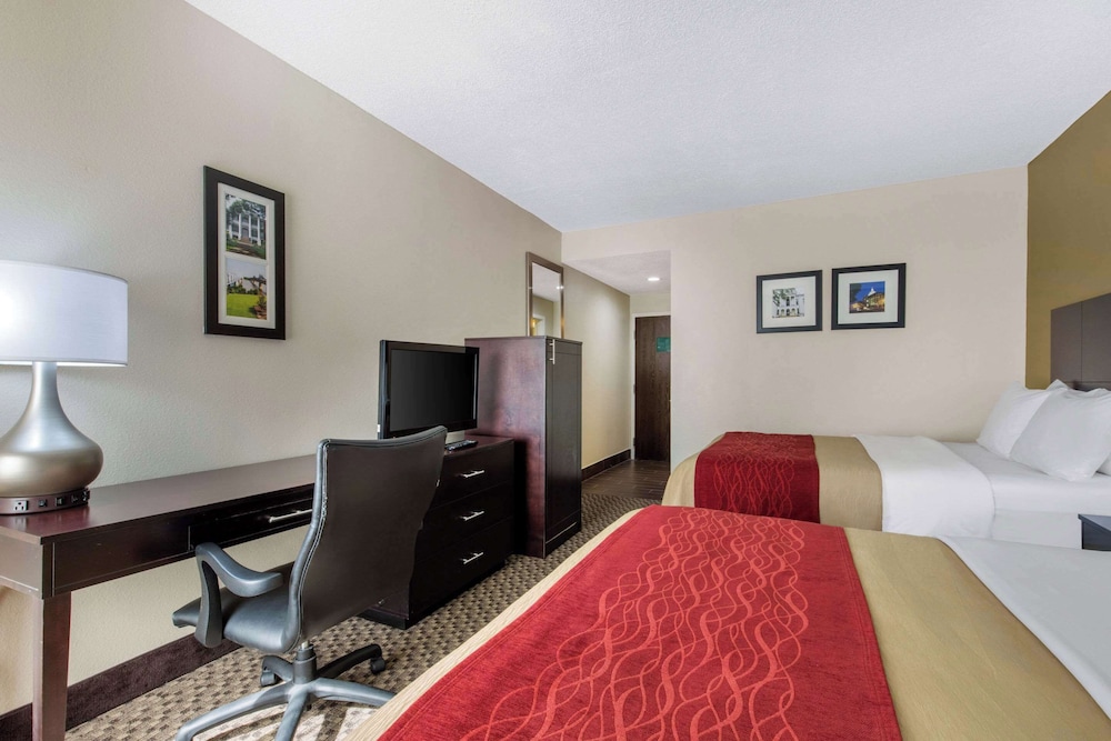Standard Room, 2 Queen Beds, Non Smoking - Photo 1