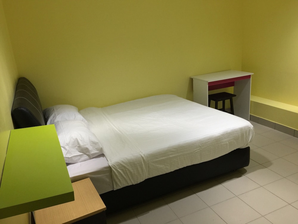 Economy Double Room, 1 Queen Bed photo 1