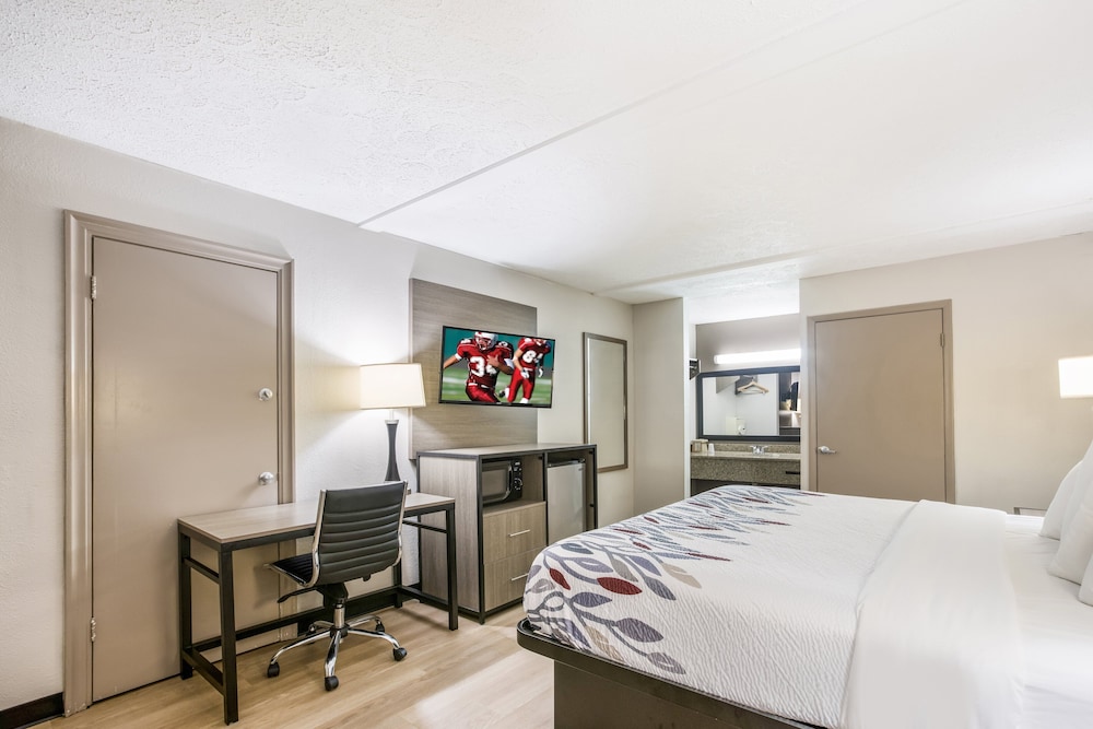 Deluxe Room, 1 King Bed, Accessible, Non Smoking - Photo 2