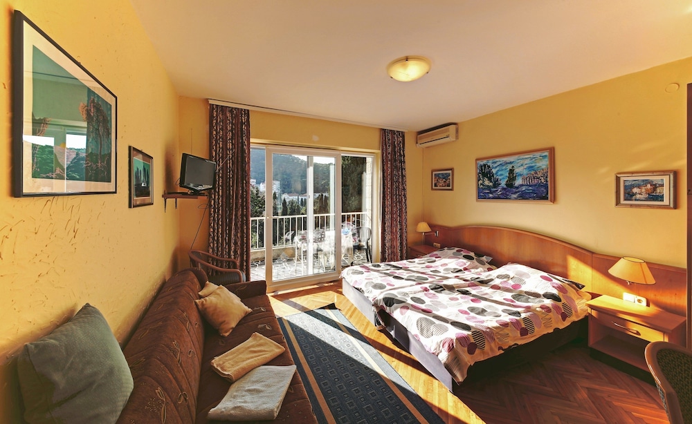 Panoramic Apartment, Balcony (for 5 people)