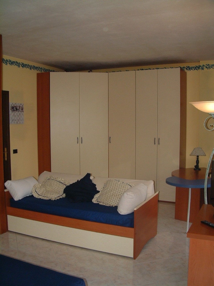 Double Room, Private Bathroom (Private External Bathroom) - Photo 3