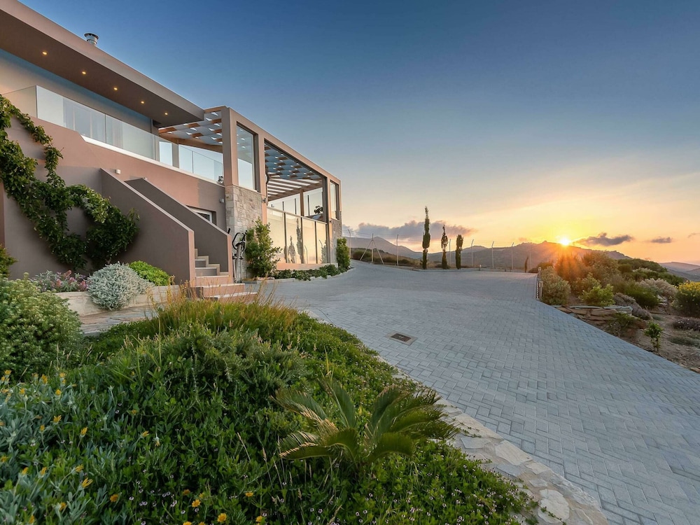 Villa photo 1