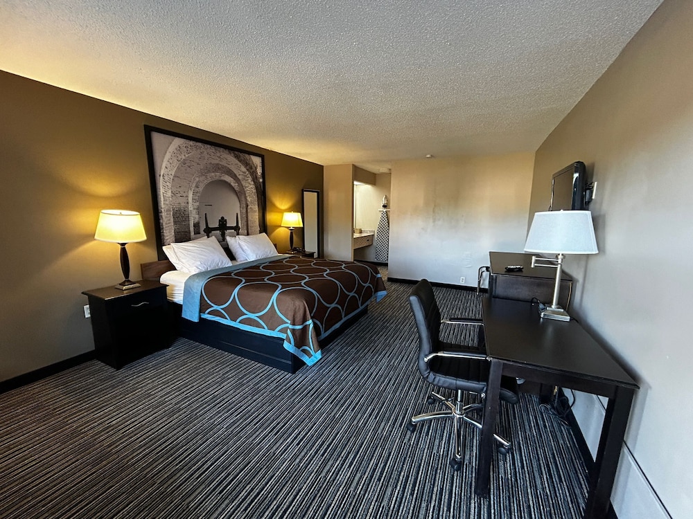 Room, 1 Double Bed, Accessible, Non Smoking (Roll-In Shower) photo 2