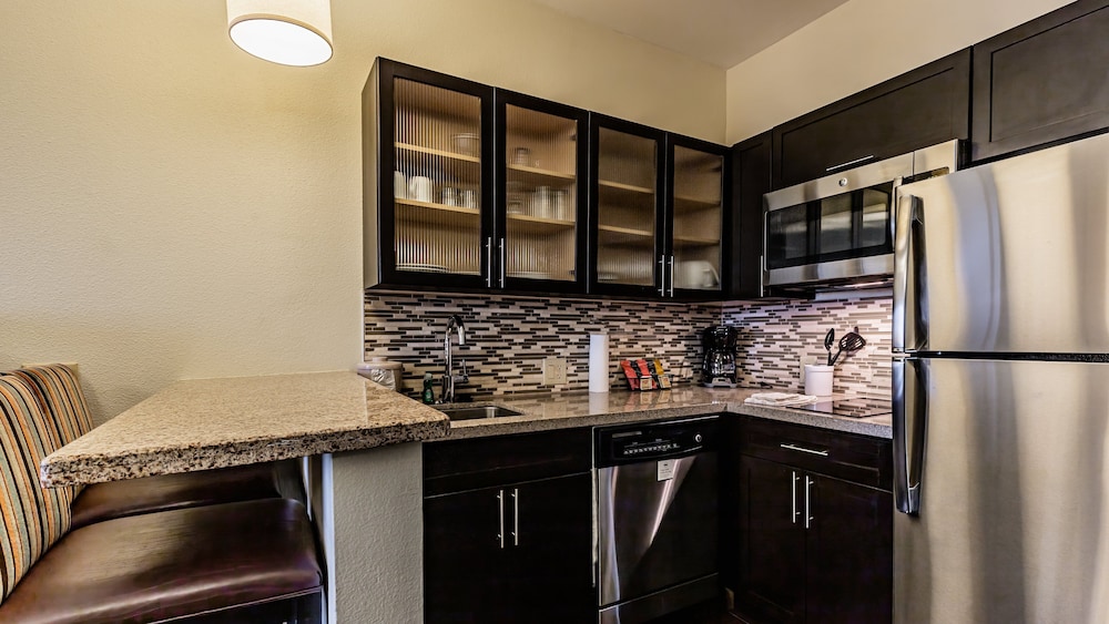Suite, 1 Bedroom, Kitchen - Photo 3