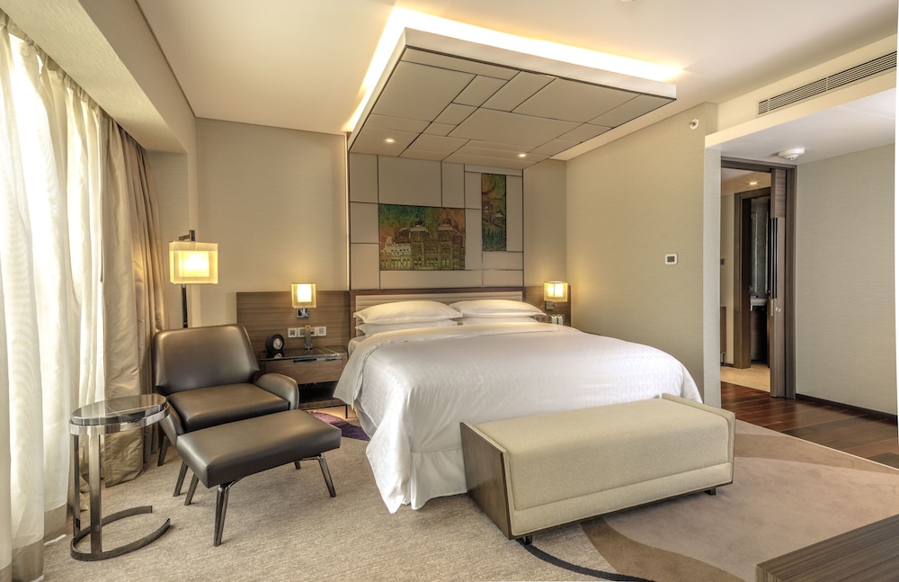 Room, 1 King Bed, Pool View photo 1