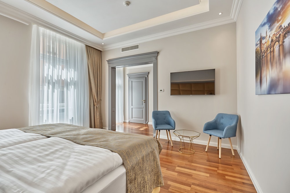 Luxury Double Room, 1 King Bed, City View photo 3