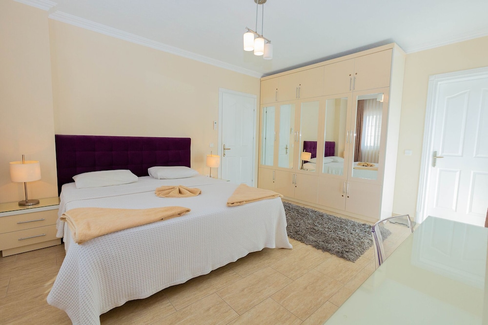 Villa photo 3