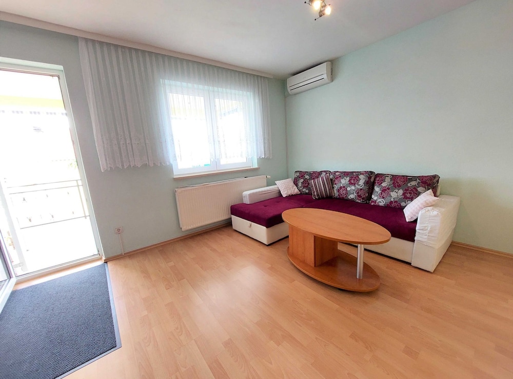 Apartment (Standard One Bedroom Apartment with S)