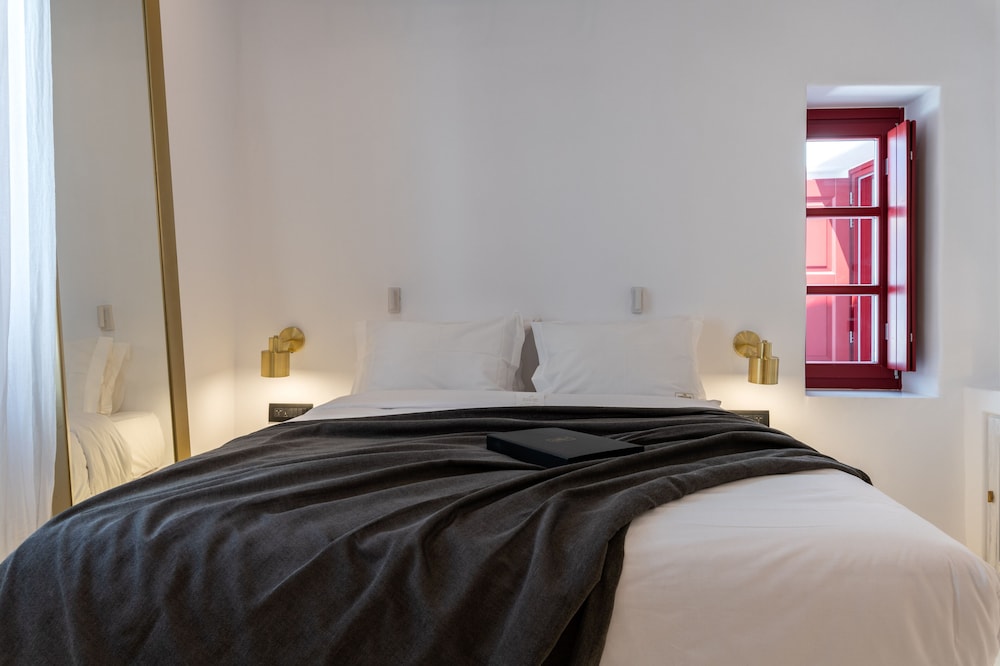 Superior Room, 1 Queen Bed, Balcony, City View photo 3