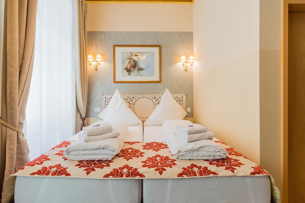 Comfort Double or Twin Room, Private Bathroom photo 1