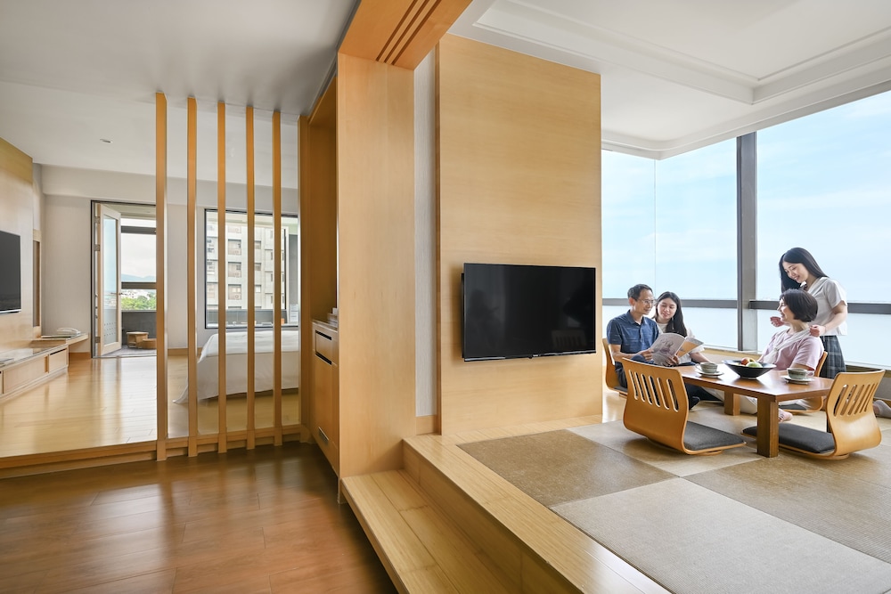 Suite - Photo 1