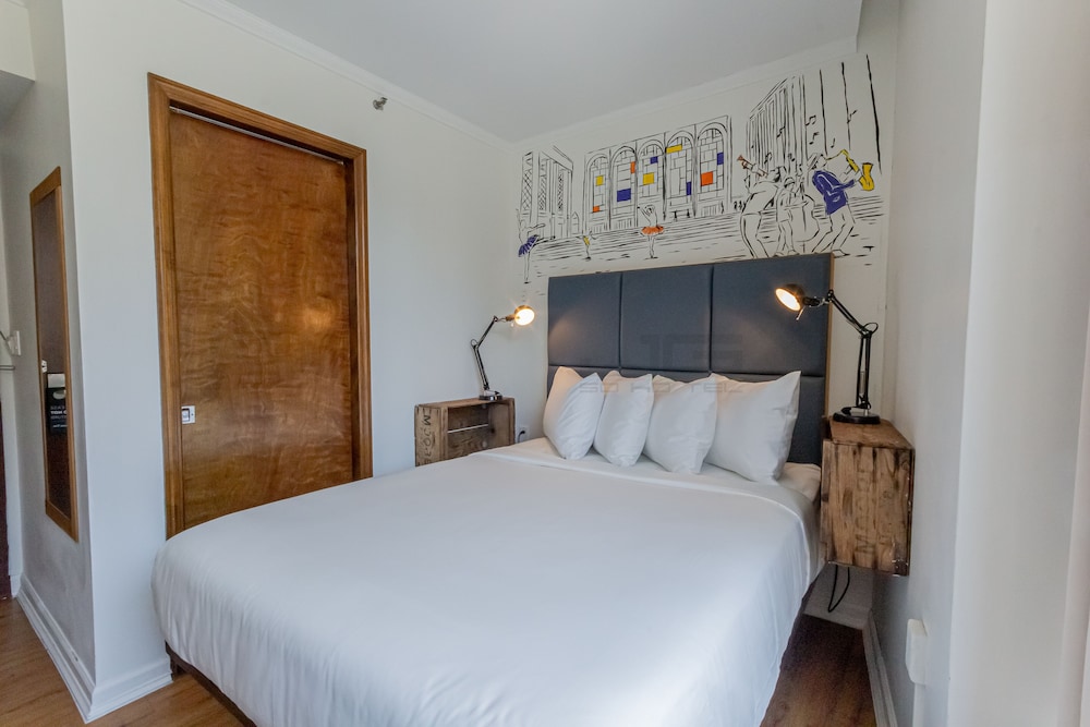Standard Room, 1 Queen Bed