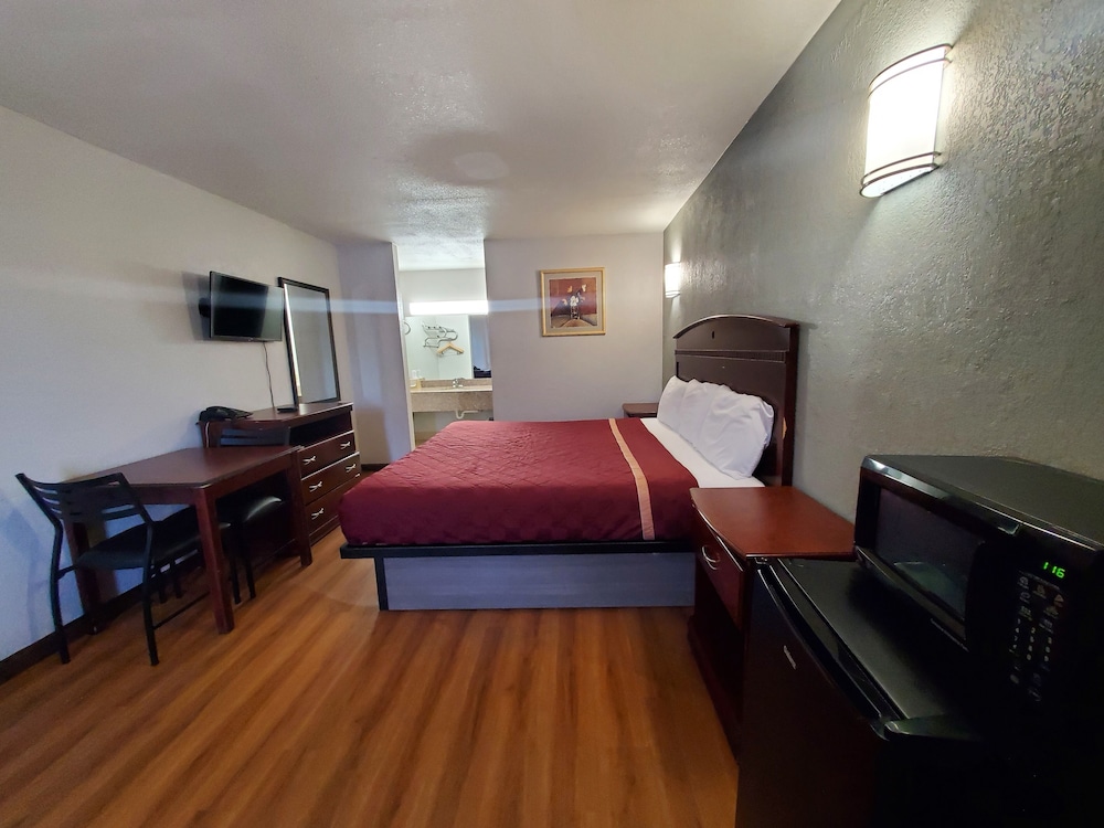 Room, 1 King Bed, Non Smoking photo 3
