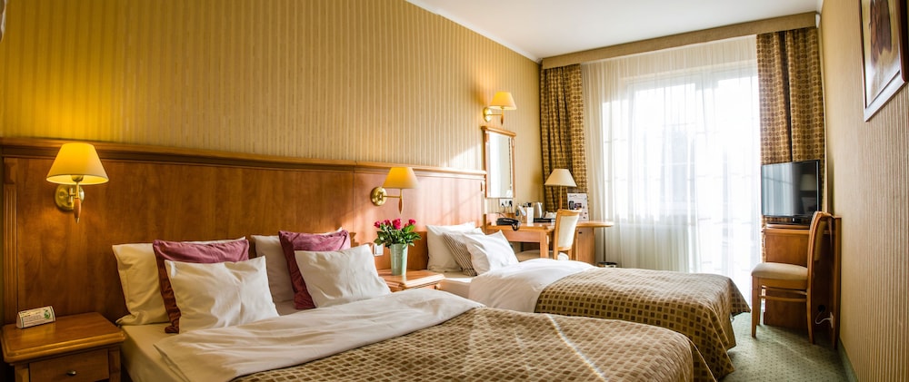 Economy Room
