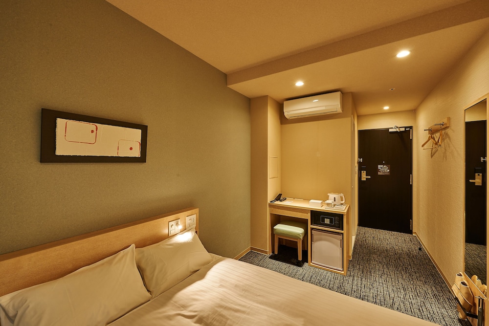Single Use - Double Room (No Housekeeping)