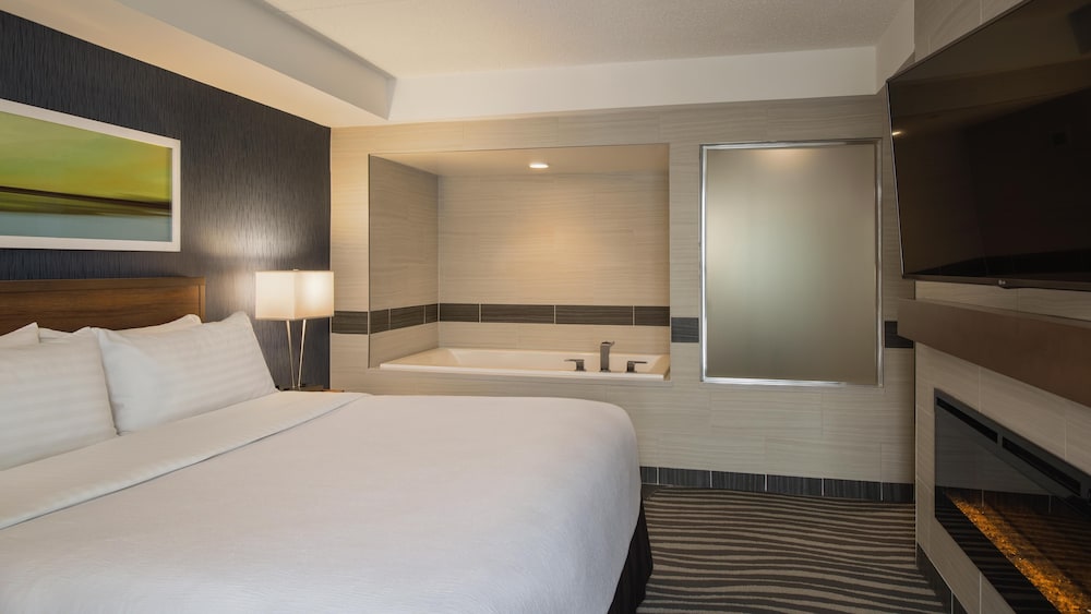 Suite, 1 King Bed, Non Smoking, Jetted Tub (Living Room;with Sofabed) photo 1
