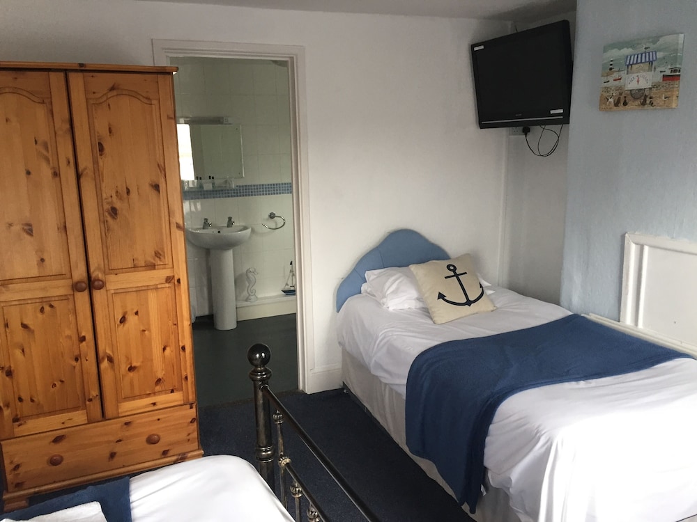 Suite, Ensuite photo 1