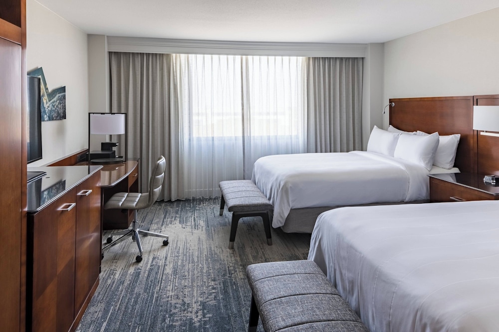 Club Room, 2 Double Beds (Mobility Accessible, Tub) photo 3
